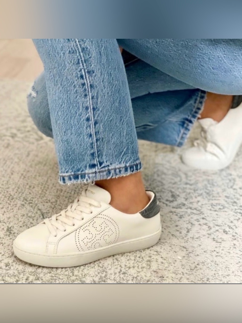 Tory Burch Leigh T-Logo Sneaker White/Gray Croc Sz 9 Athleisure Casual Everyday
